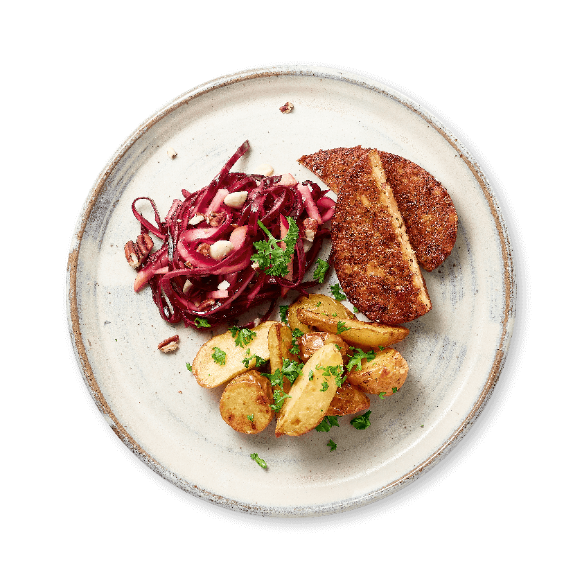 Notenburger met geroosterde krieltjes en rodekoolslaatje met appel